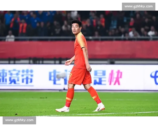 国足对阵卡塔尔下半场风云变幻攻防博弈引热议球迷关注度拉满